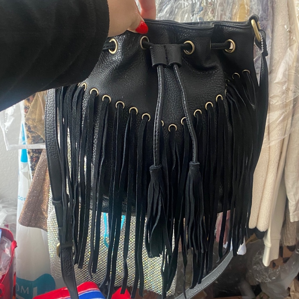 🖤Fringe Bucket Bag - New! - Picture 3 of 7